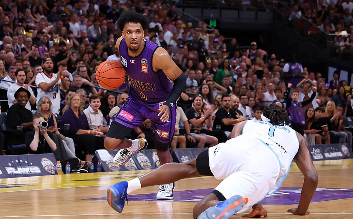 CBA常规赛赛程吃紧；洛杉矶湖人赛后再遭质疑；质疑声仍在；纪律约束更严格的简单介绍-JBO电竞