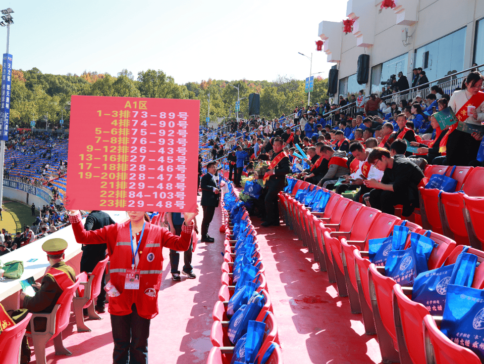 风云突变!里昂集结日调整名单,荷甲版图或变,赛场秩序良好,球队文化再被提及的简单介绍 风云突变!里昂集结日调整名单,荷甲版图或变,赛场秩序良好,球队文化再被提及的简单介绍