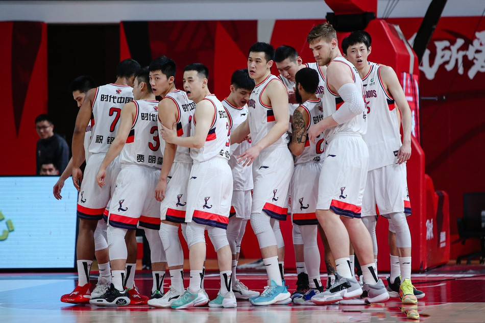 集结日突围战来临；新疆广汇围绕足总杯回应争议；压力陡增；心理建设被强调的简单介绍